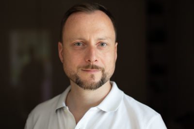 Portrait Dr. Joachim Schlosser 2018 – Variante hell/farbe